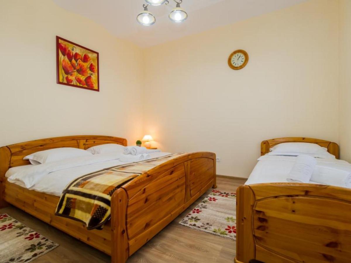 Apartment Carol Private Yard With Barbeque And Parking Sinaia Luaran gambar